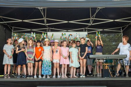 Die Kinder der Heinz Sielmann Grundschule in Crinitz haben mit Lehrerin Christiane Mertens ein eigenes Programm einstudiert.
